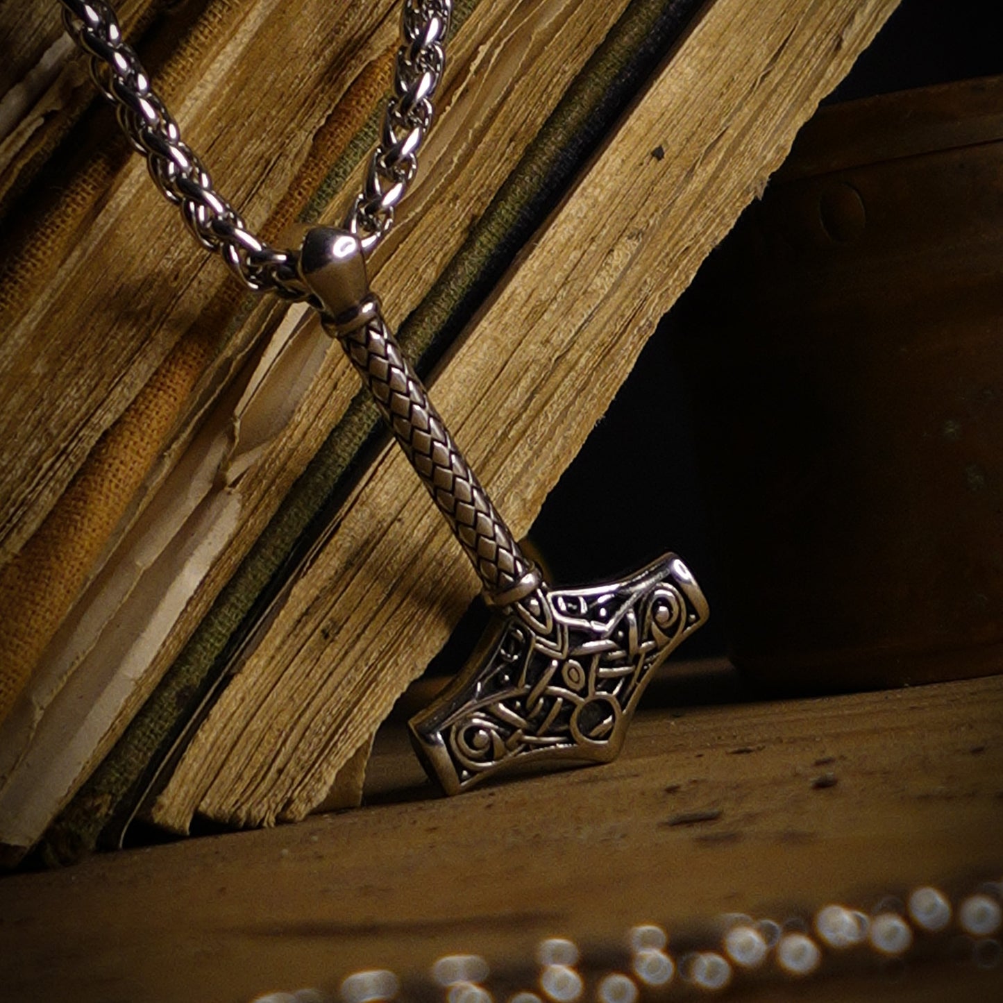 Collar Mjölnir III