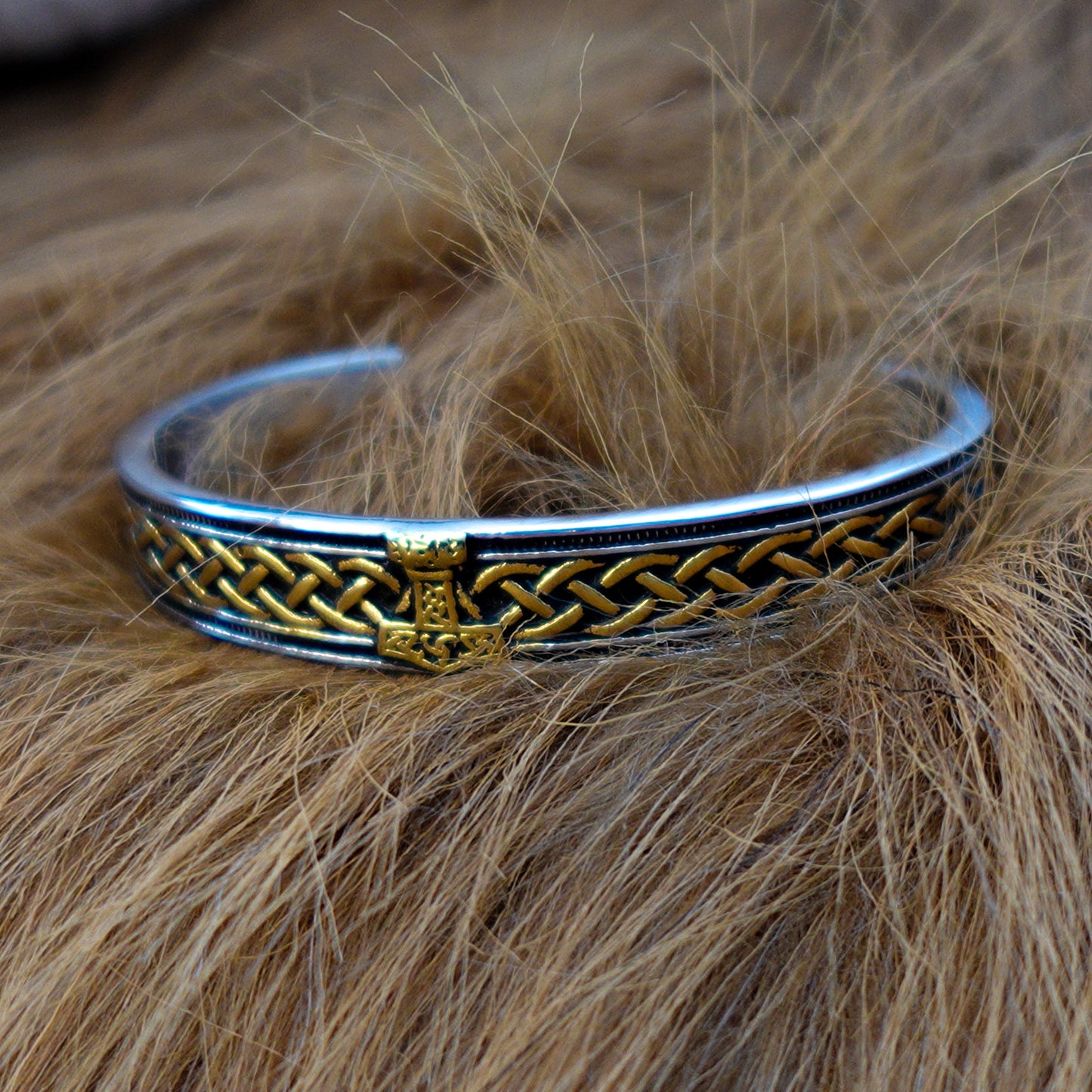 Pulsera Tormenta de Mjolnir Dorada