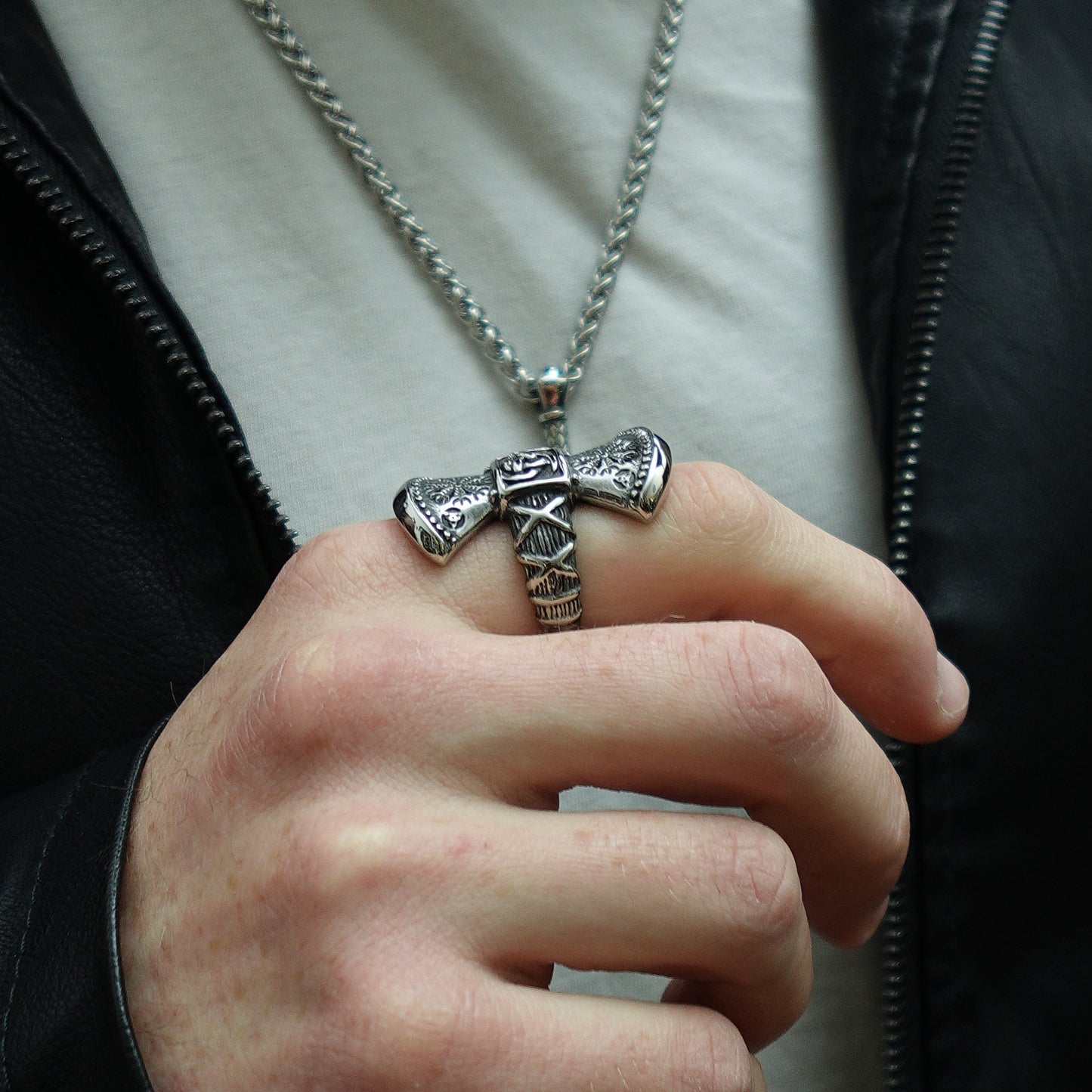 Anillo Hacha