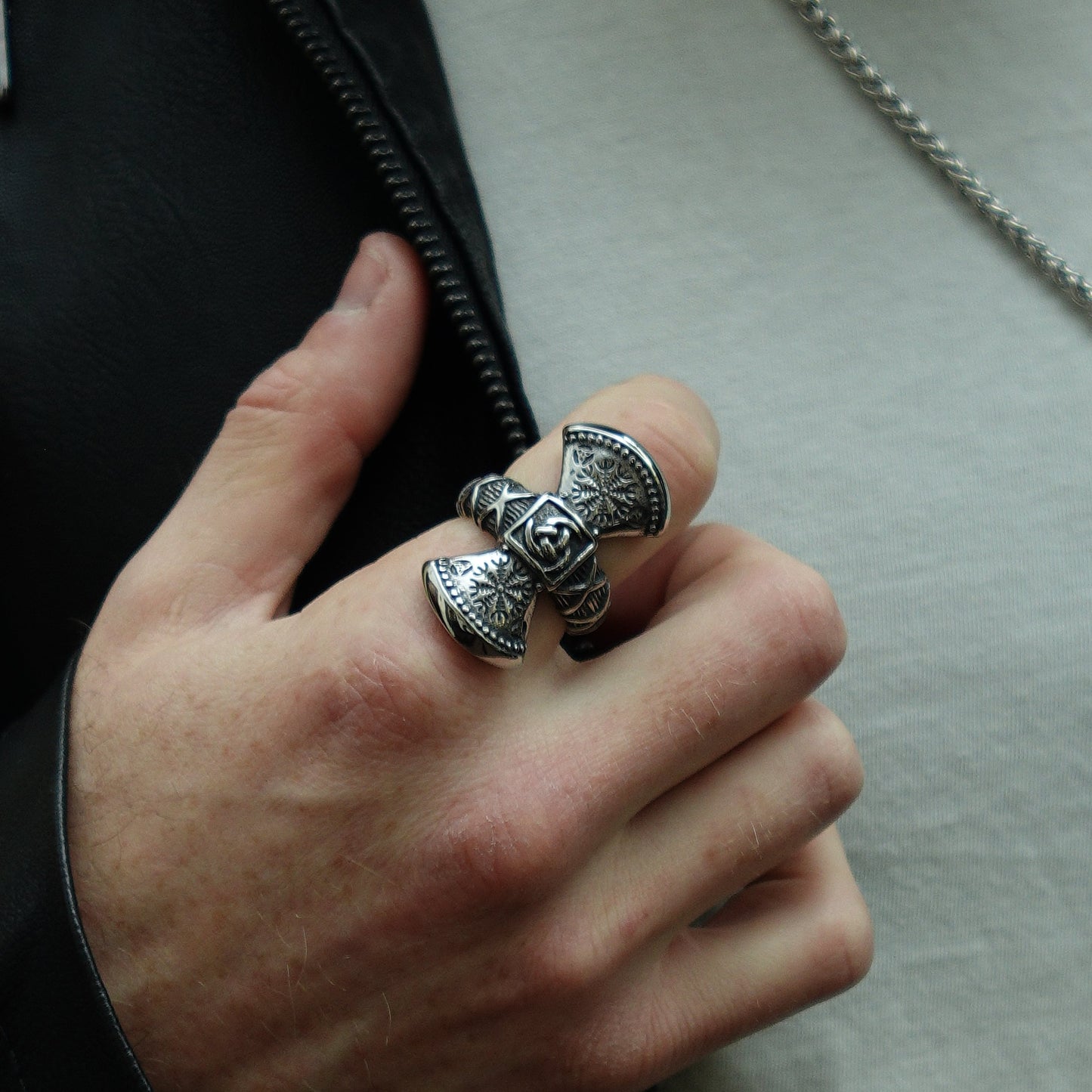 Anillo Hacha