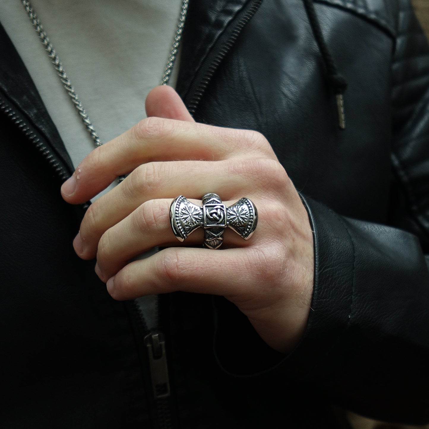 Anillo Hacha