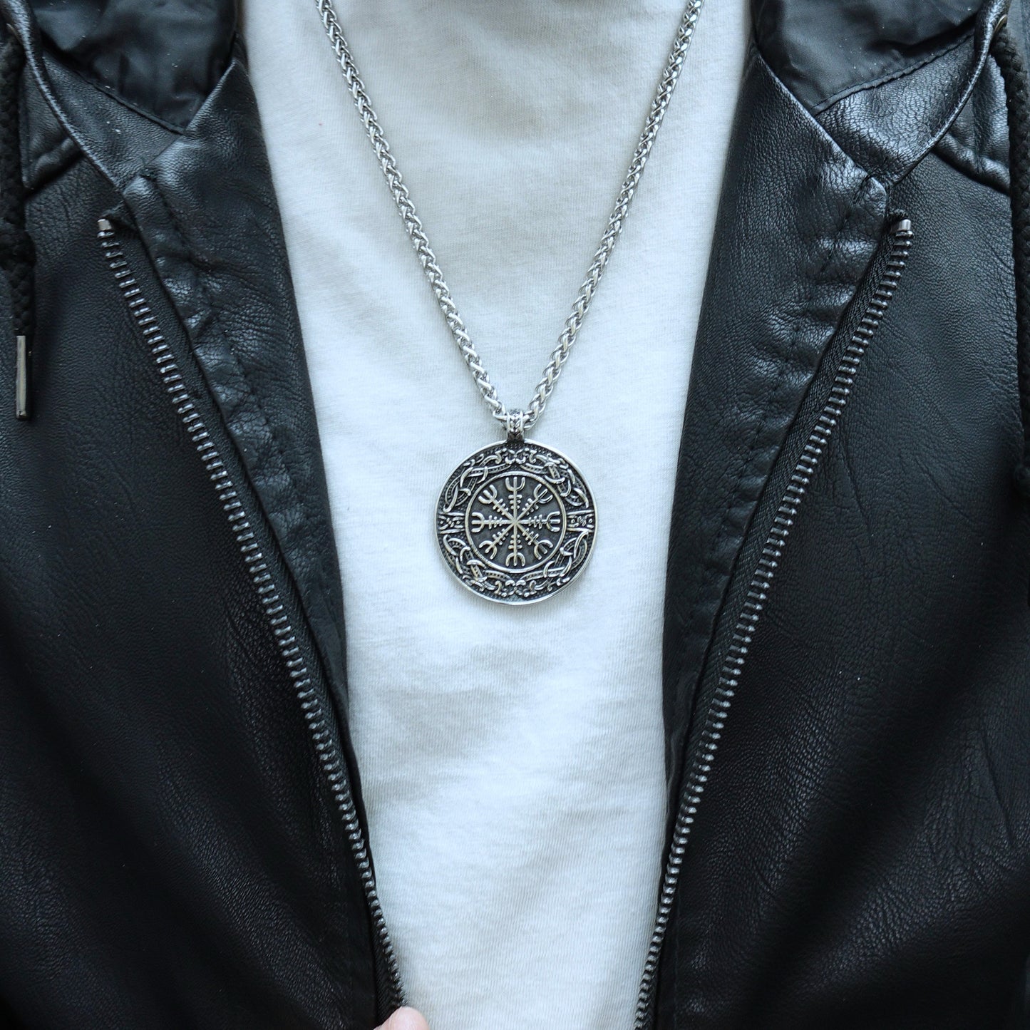 Collar Escudo Sagrado