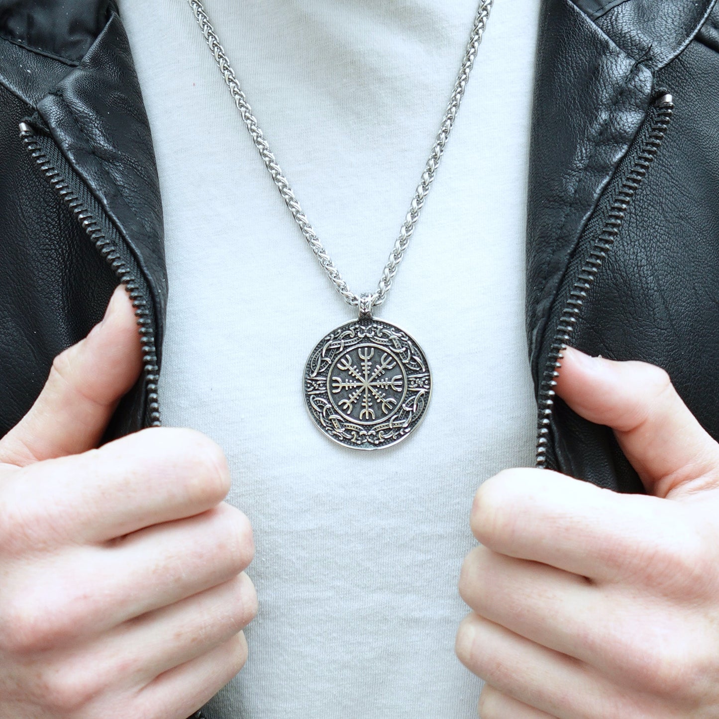 Collar Escudo Sagrado