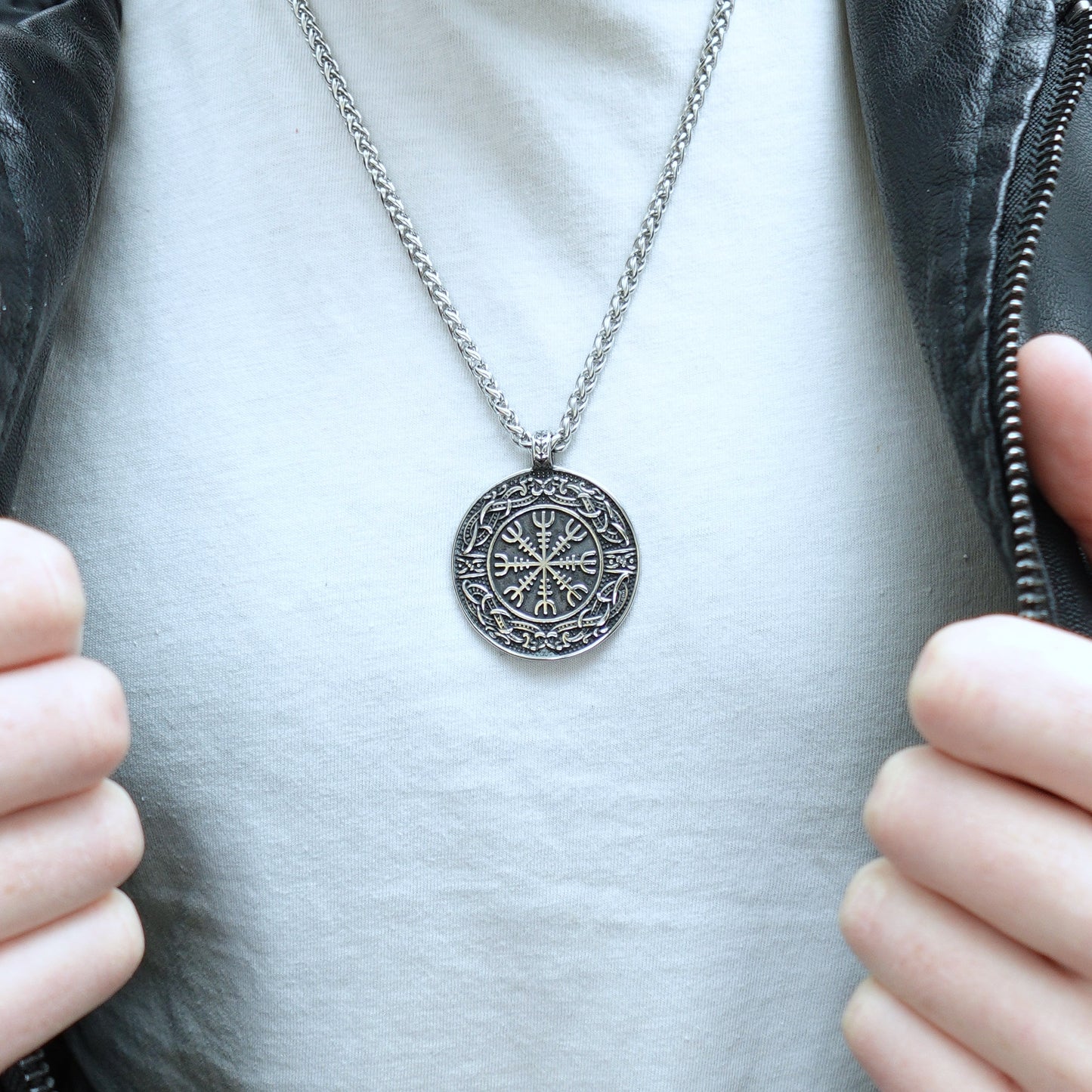 Collar Escudo Sagrado