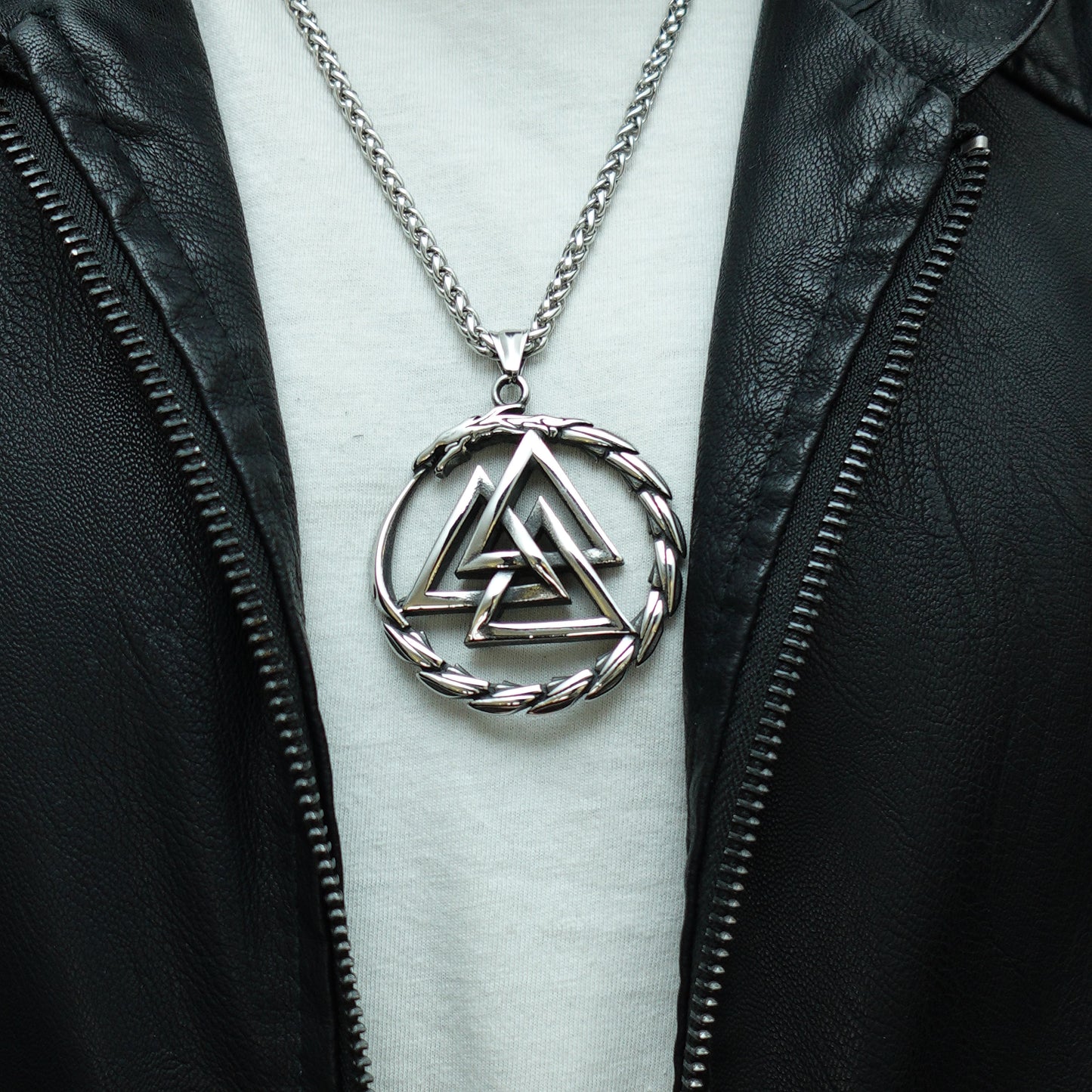 Collar Emblema Valknut Plateado