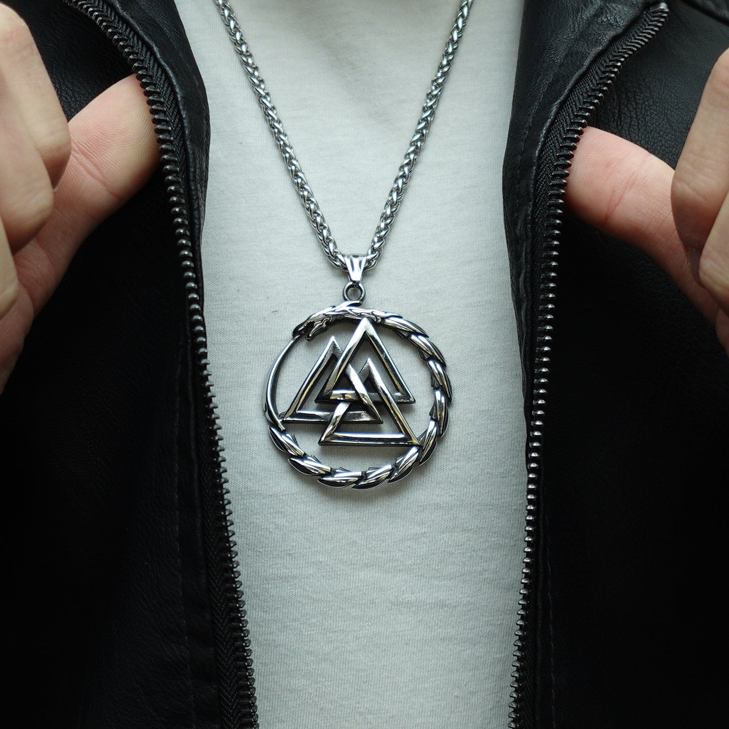 Collar Emblema Valknut Plateado