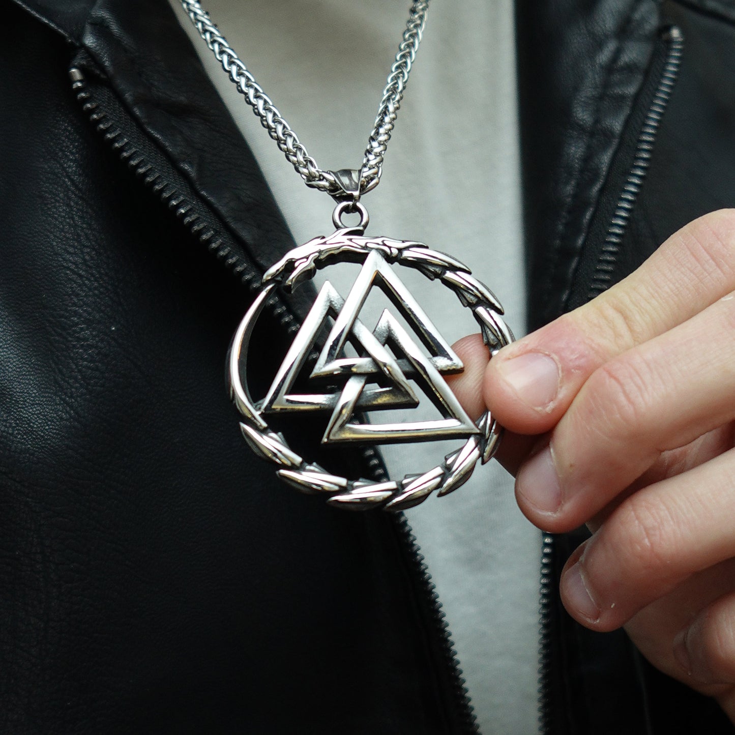 Collar Emblema Valknut Plateado