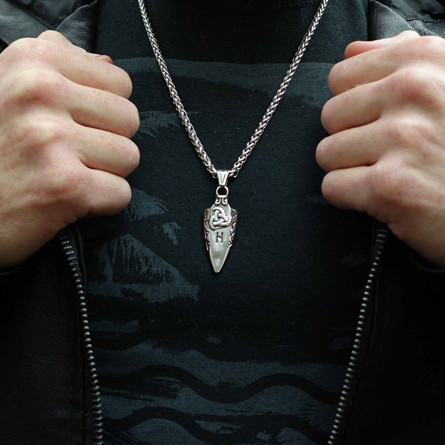 Collar Valknut