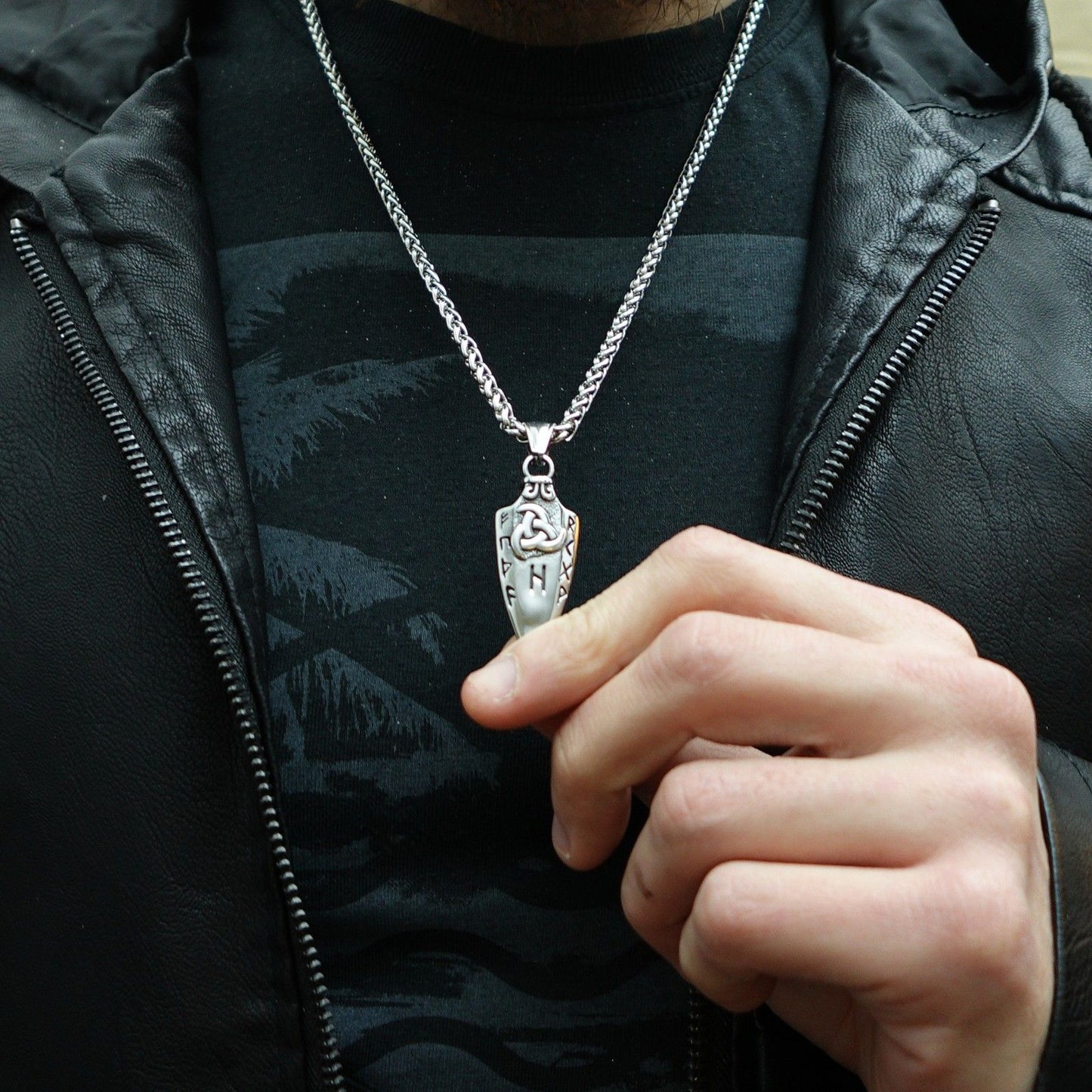 Collar Valknut