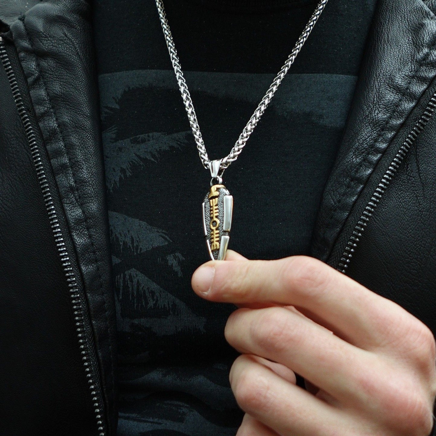 Collar en Flecha Valknut
