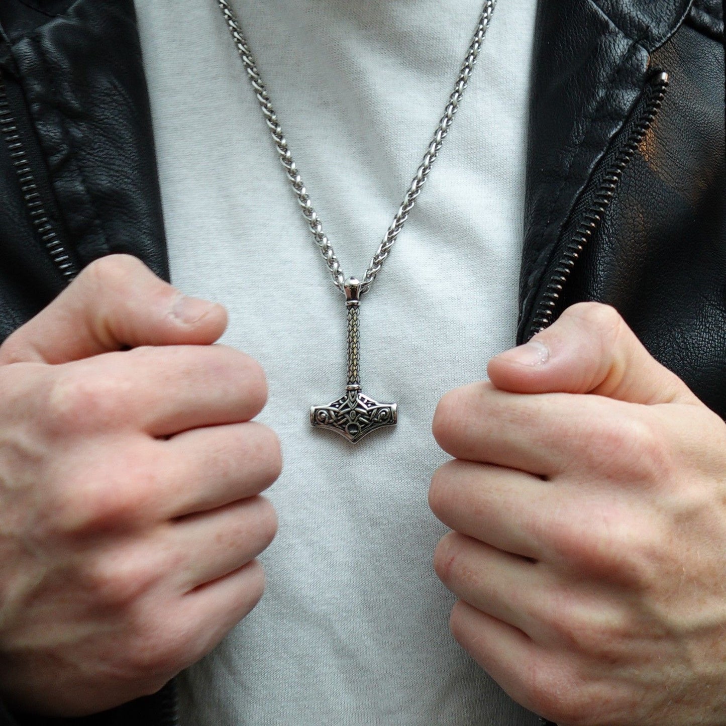 Collar Mjölnir III