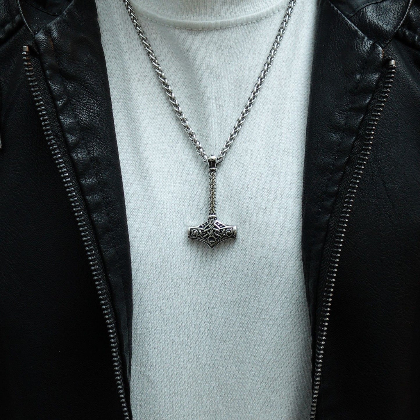 Collar Mjölnir III