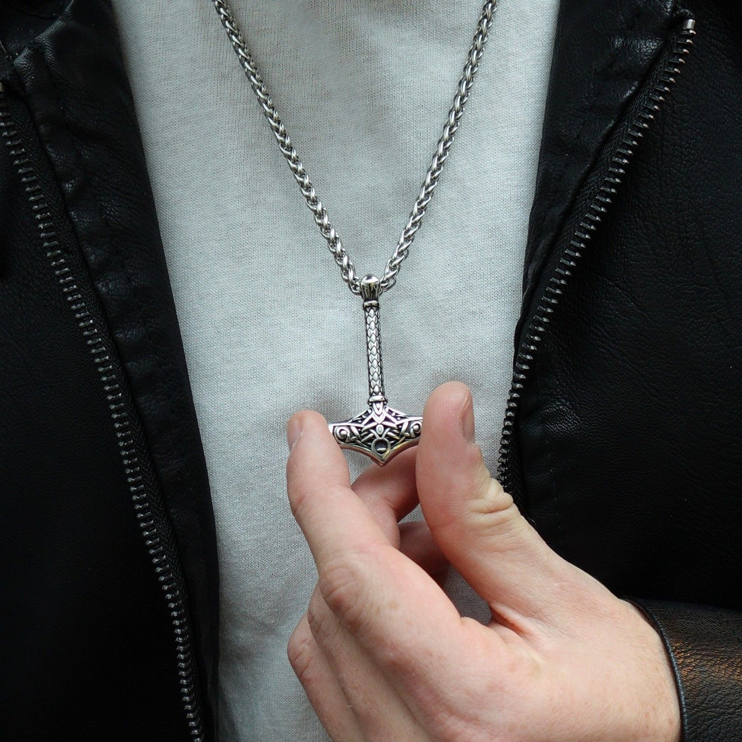 Collar Mjölnir III