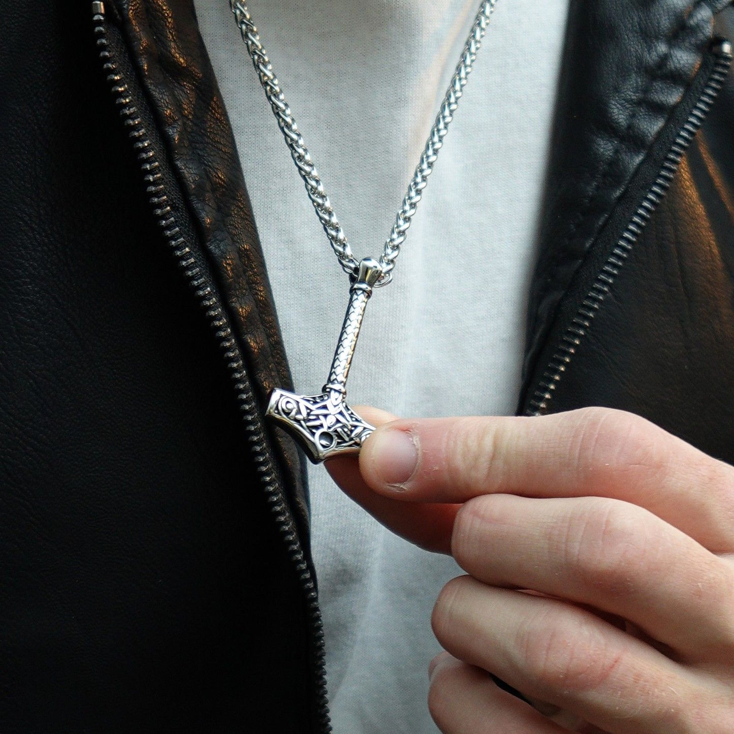 Collar Mjölnir III