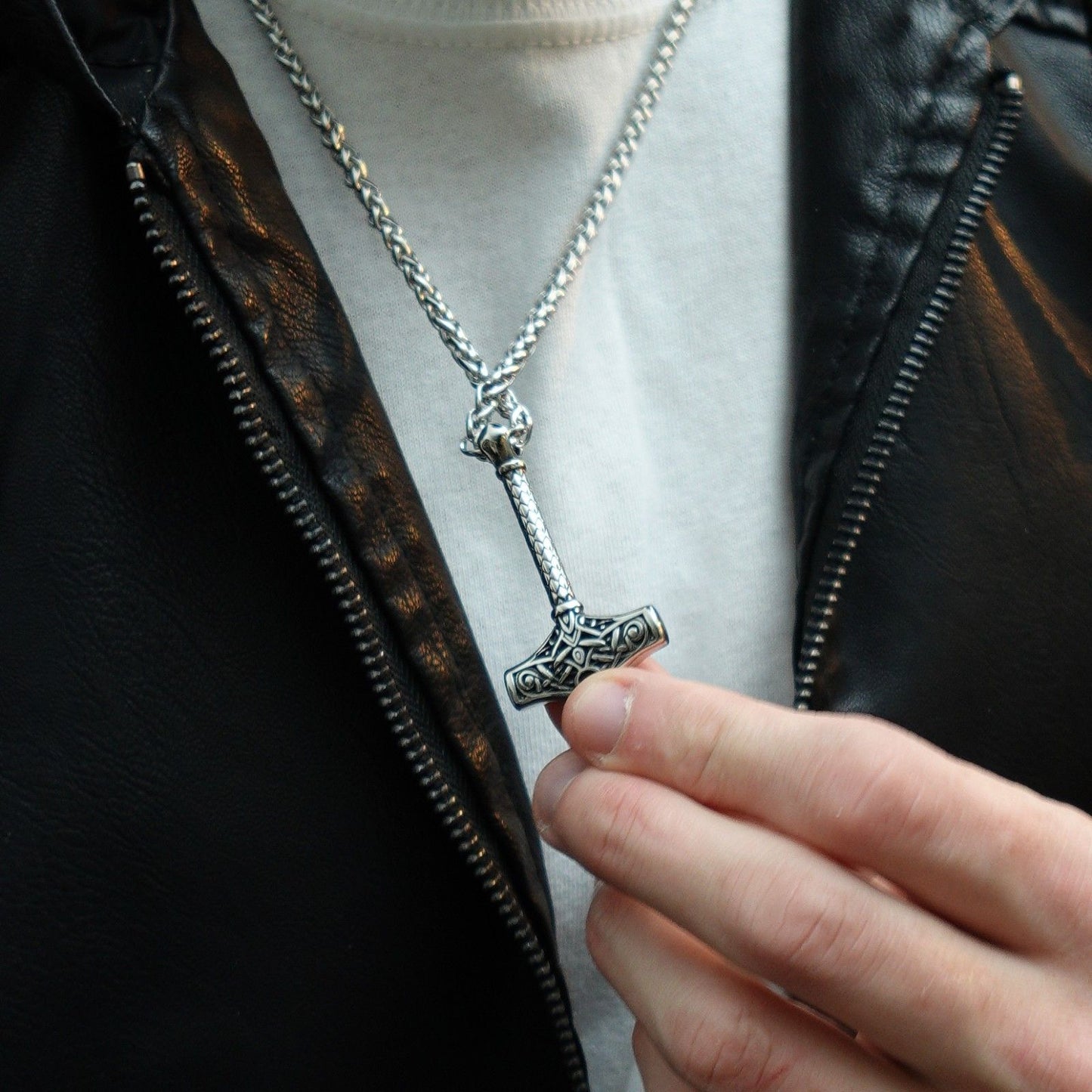 Collar Mjölnir III