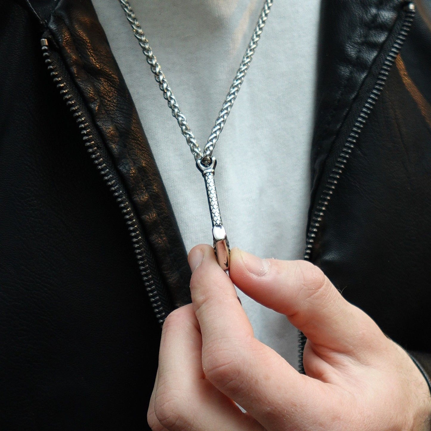 Collar Mjölnir III