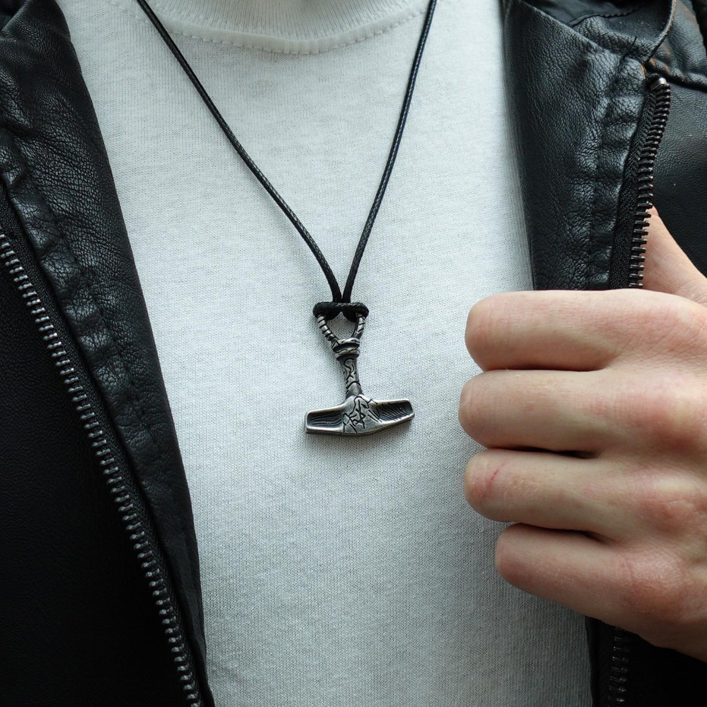 Colgante Mjölnir Sombrío