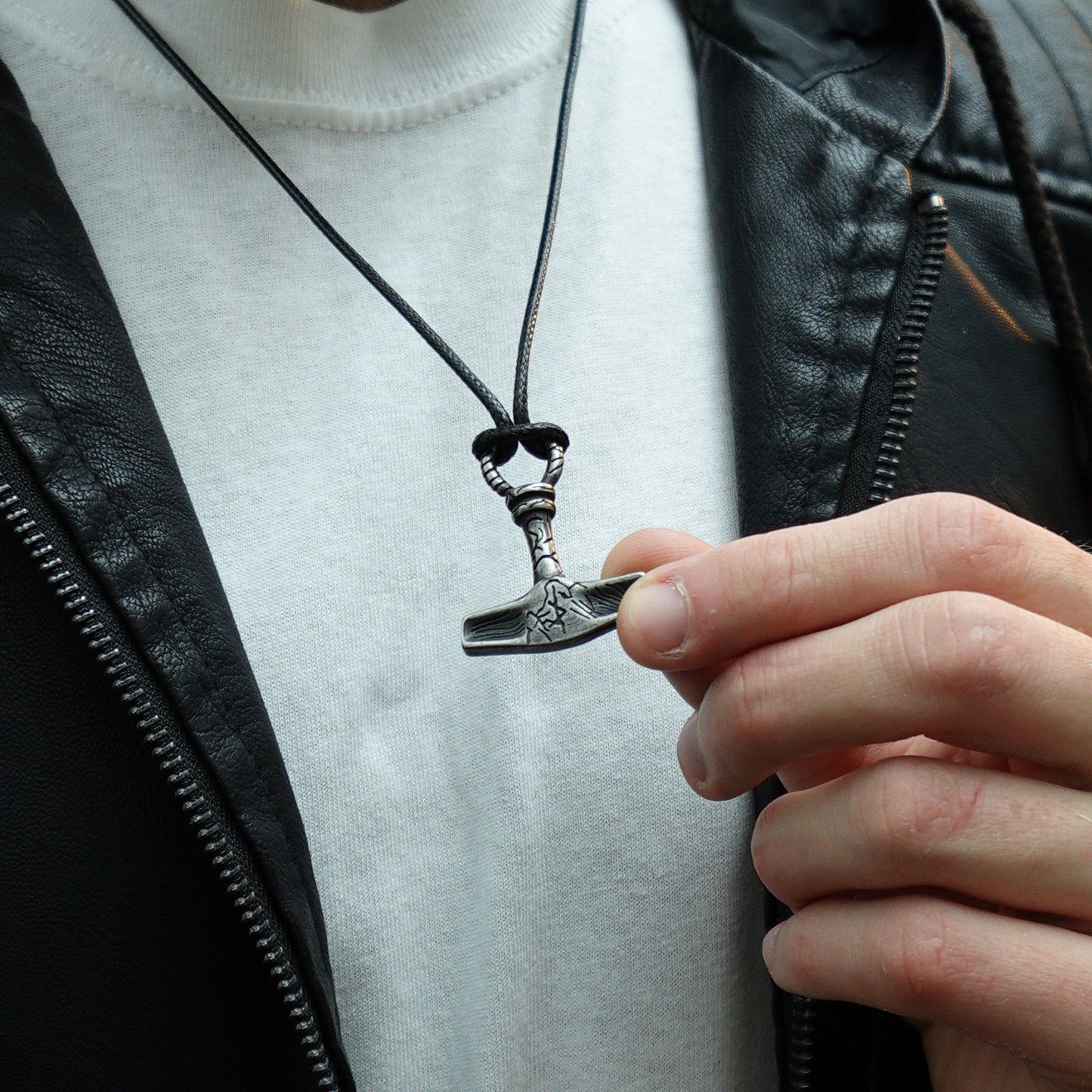 Colgante Mjölnir Sombrío