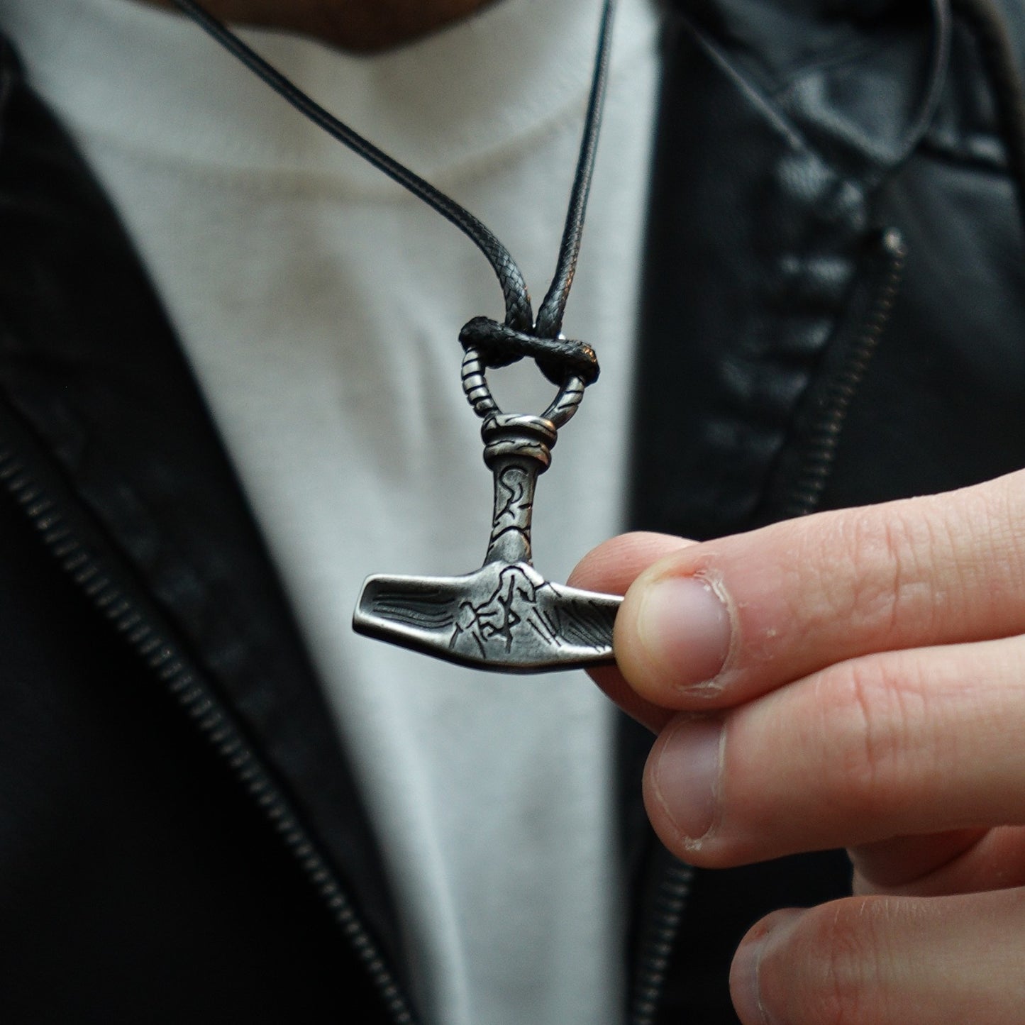 Colgante Mjölnir Sombrío
