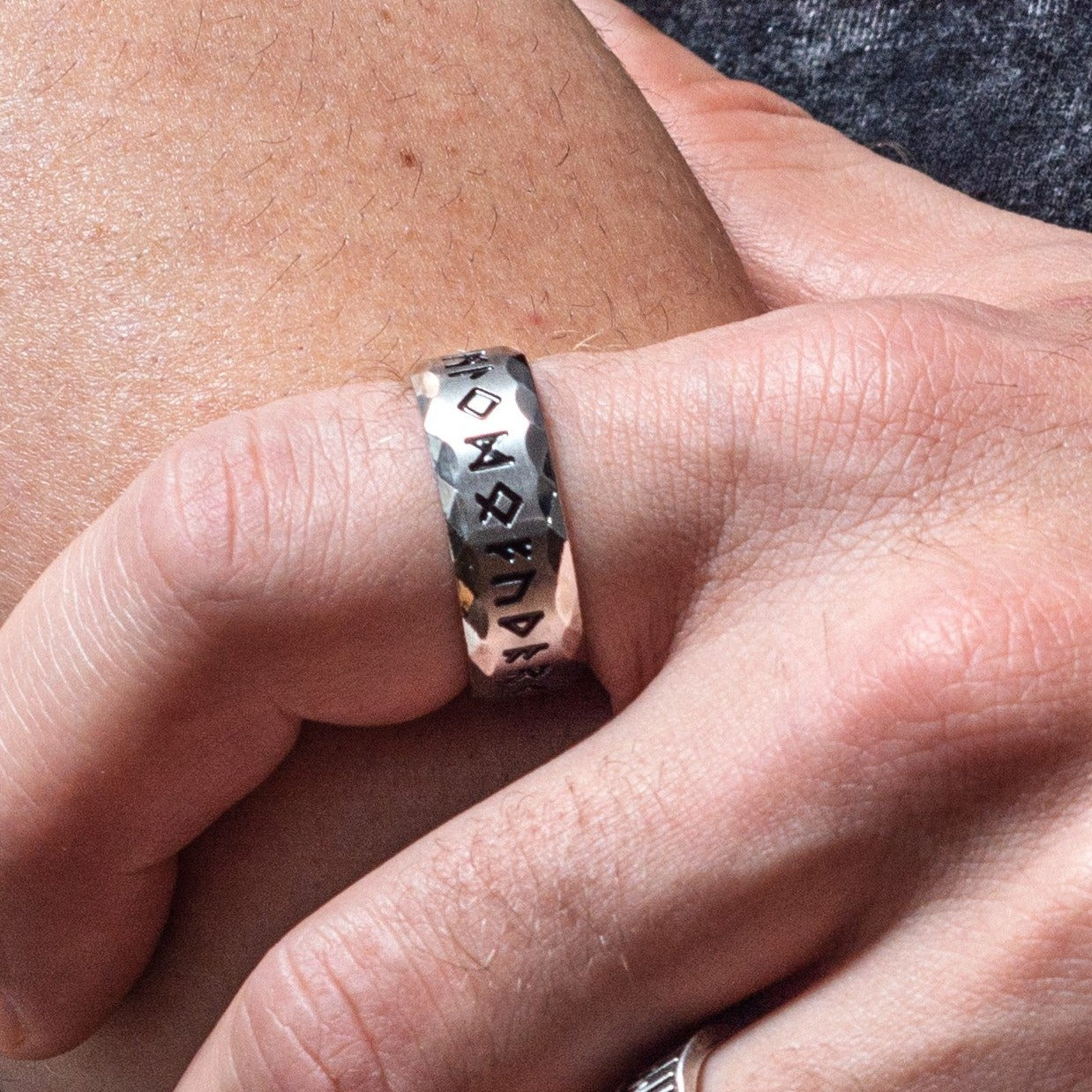 Anillo Rúnico II