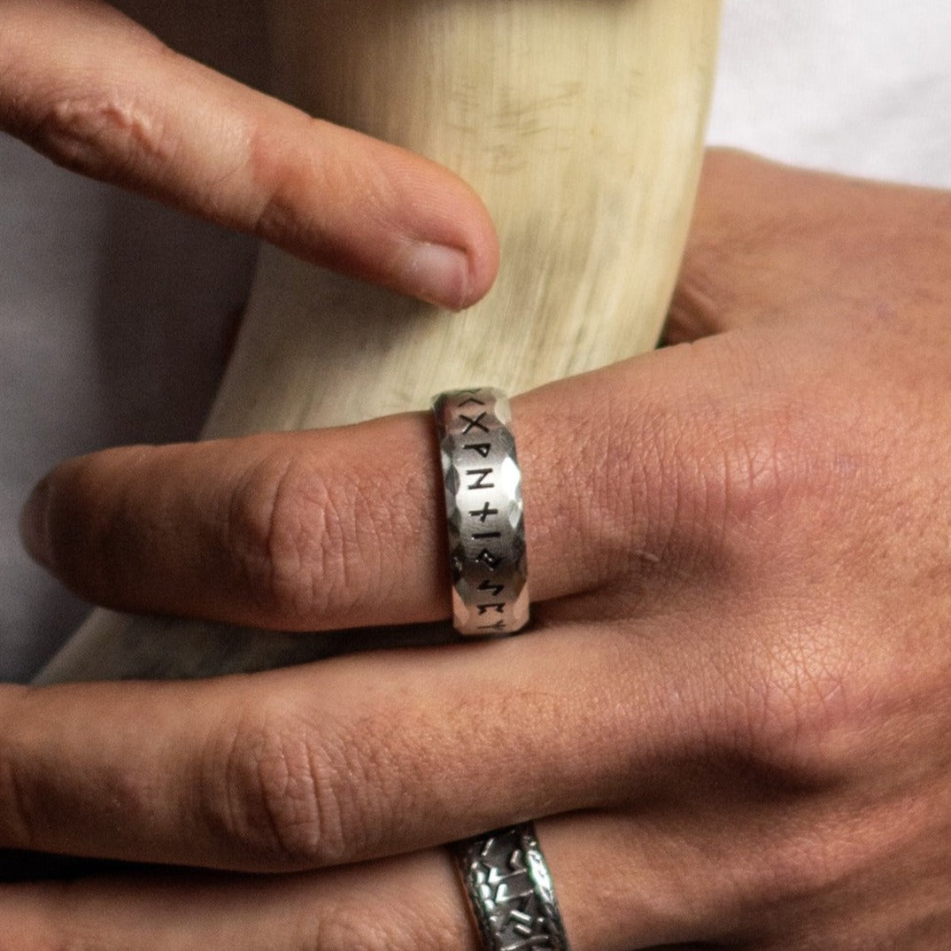 Anillo Rúnico II