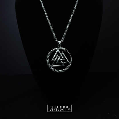 Collar Emblema Valknut Plateado