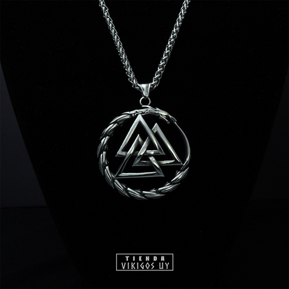 Collar Emblema Valknut Plateado