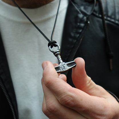 Colgante Mjölnir Sombrío